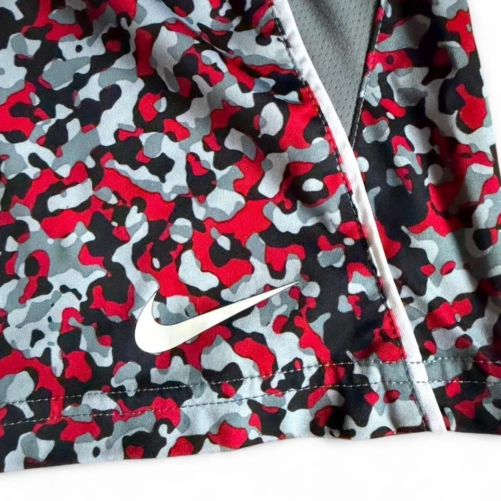 Nike Boys Dri-FIT Camo Basketball Shorts Gray Red Black Size Small S